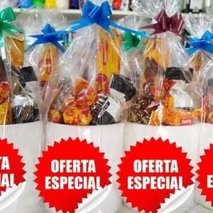Taza con relleno de golosinas ideal para fiesta infantil
