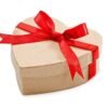 Caja forma de corazón decorado y con relleno de18.5X17.5X7.5CM Mediana