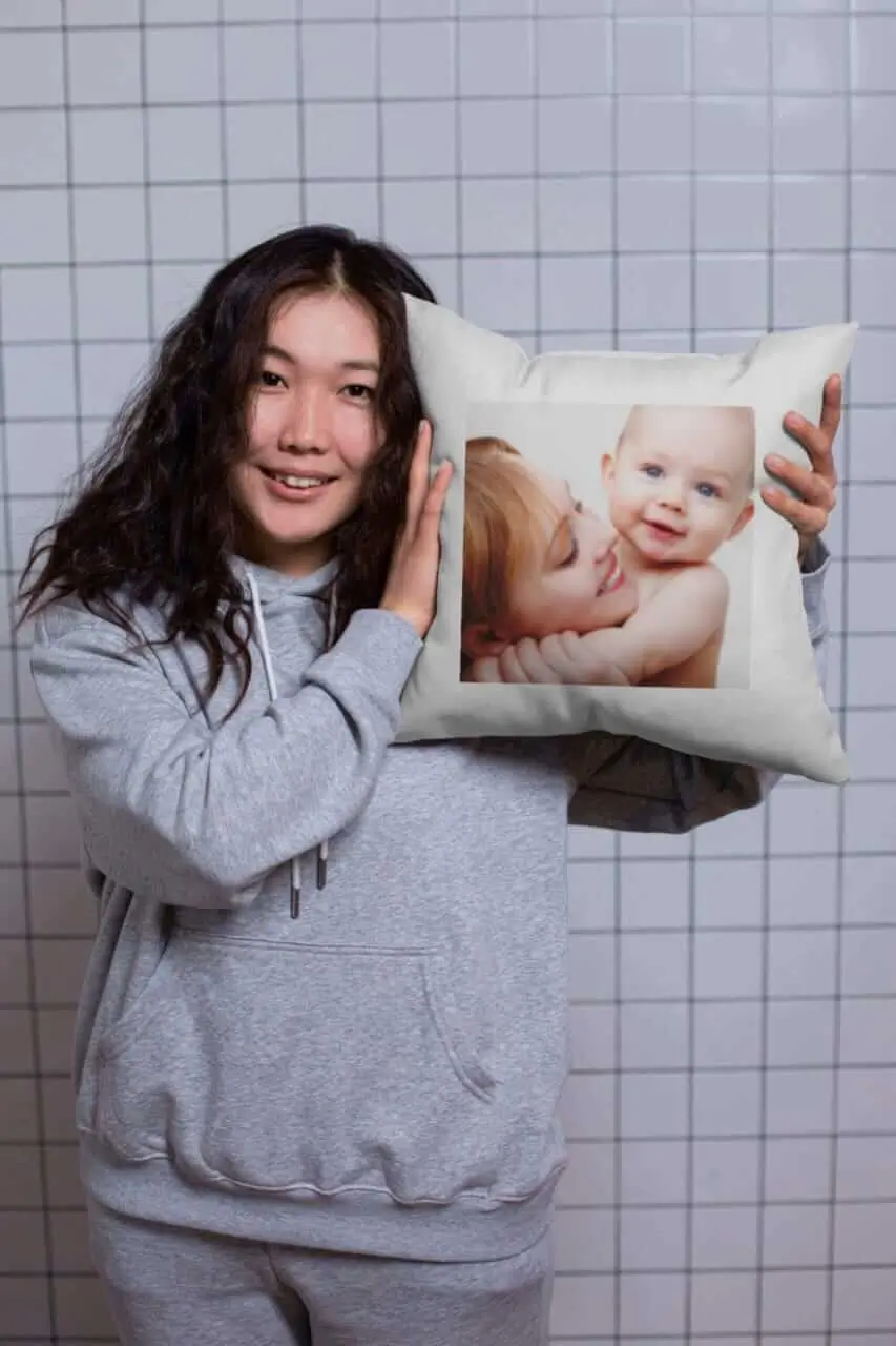 Almohada-personalizada-Para-Mama-mas-regalo-gratis-2 Cojín Personalizado 35x35 cm con Relleno – Diseño a tu Gusto