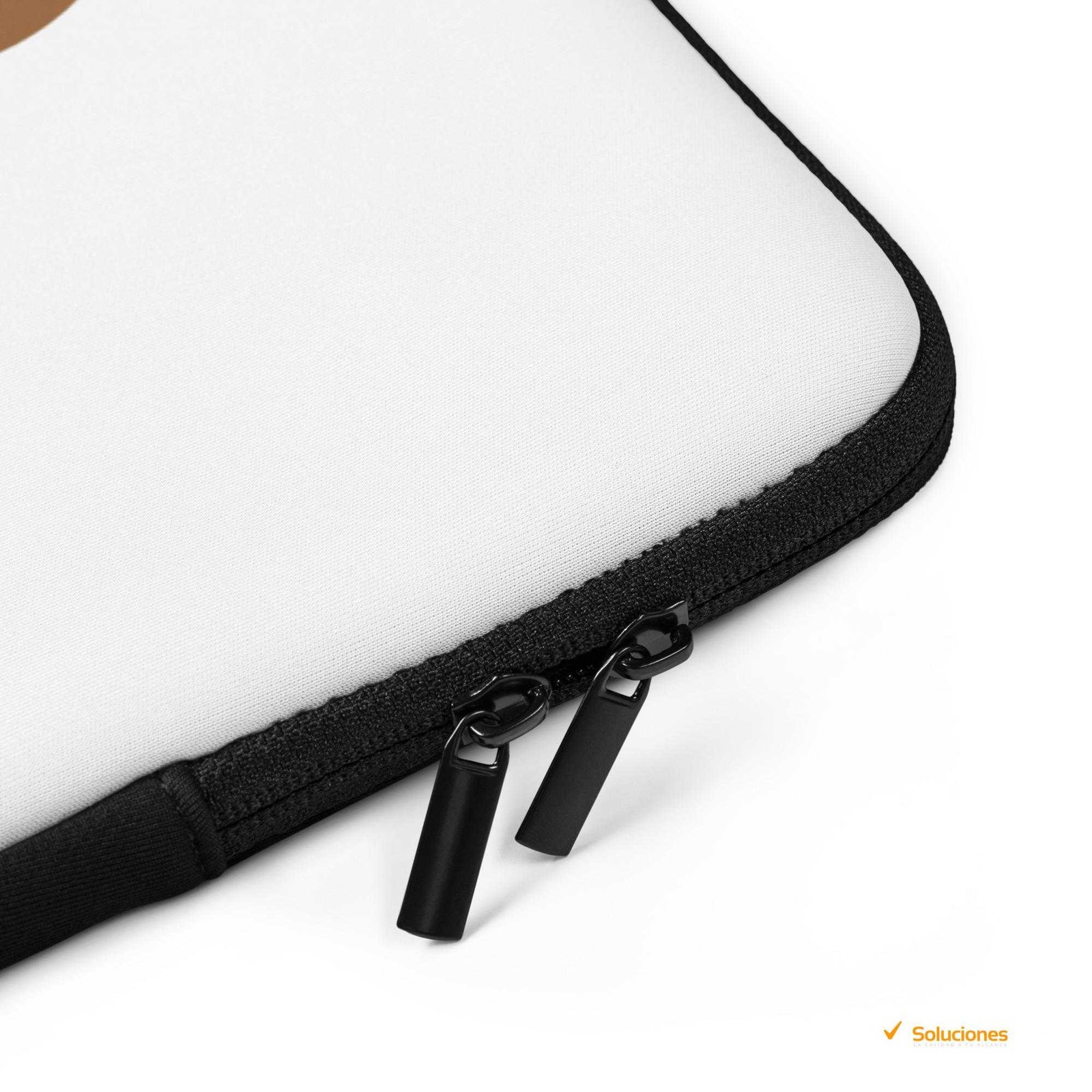 laptop-sleeve-13-product-details-2-6629424f7c24f.jpg Funda para portátil Personalizada a tu gusto