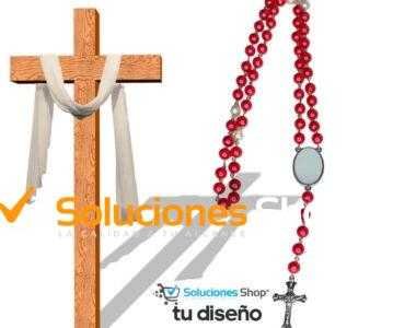 rosario personalizado, rosario rojo, regalos religiosos, rosario único, artículos espirituales, rosario grabado, rosario para eventos, amor y devoción, rosario espiritual.