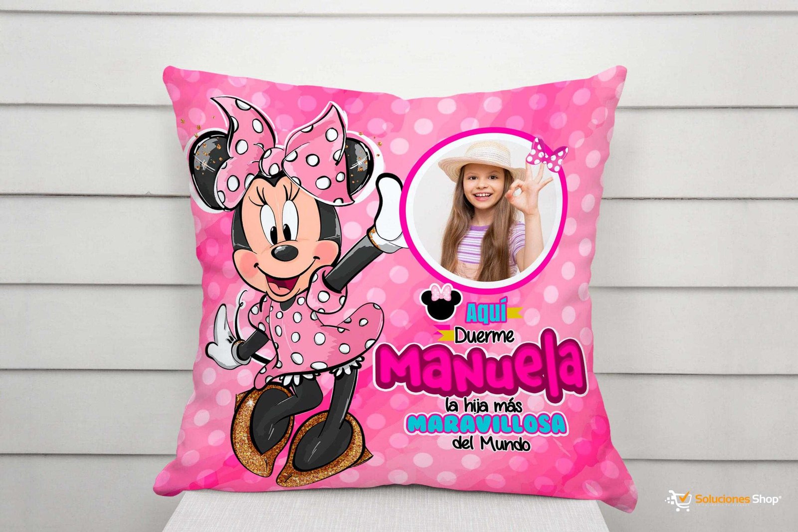 22 Mockup Cojin Aqui Duerme www.chamucocreativo.com 22 Mockup Cojin Aqui Duerme www.chamucocreativo.com
