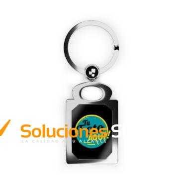 Sorprende con un detalle único, original y funcional. Nuestros llaveros metálicos personalizados son perfectos para regalar, promocionar tu marca o llevar tu estilo a todas partes. Puedes elegir entre paquetes de 3, 6 o 12 unidades y personalizar cada uno con diseños iguales o diferentes, según tu gusto o necesidad. Ya sea con un nombre, frase, imagen, logo o diseño gráfico, tus llaveros serán únicos. Fabricados con materiales resistentes, cuentan con acabado metálico brillante y área para sublimación de alta calidad. ¡Ideales para empresas, eventos, regalos corporativos o detalles creativos! ✅ Características principales: Personalización total en cada unidad: foto, logo, frase o diseño Puedes elegir todos iguales o cada uno diferente Sublimación de alta calidad a todo color Estructura metálica resistente y duradera Aros y gancho incluidos, listos para usar 📦 Ficha técnica del producto: Material: Cuerpo metálico con inserto sublimable Forma disponible: Circular (otros consultar) Tamaño del diseño: Área sublimable de aprox. 2.5 – 3 cm Técnica: Impresión por sublimación Incluye: Aro metálico + argolla Cantidad por paquete: 3, 6 o 12 unidades Personalización: Diseños iguales o diferentes según tu preferencia Uso: Promocional, regalo personalizado, empresarial, decorativo